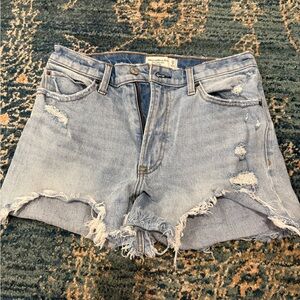 Abercrombie & Fitch the 4” mom shorts . High rise . Distressed